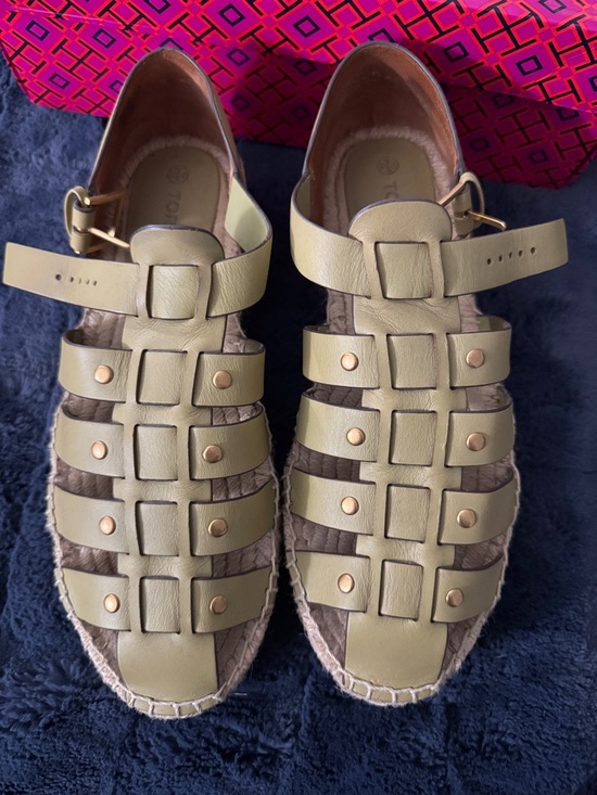 Tory Burch Shoes - TORY BURCH Women’s Leather platform fisherman sandals in pistachio green